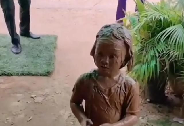 浙江台州一女子寻找女儿,看到一个“小泥人”,拿根藤条追了上去休闲区蓝鸢梦想 - Www.slyday.coM