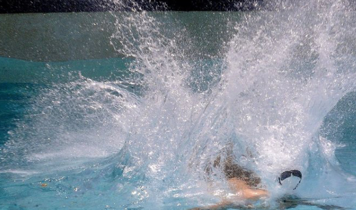 从第一到第六!美国跳水选手巨大失误,遭调侃“炸鱼”致敬菲律宾休闲区蓝鸢梦想 - Www.slyday.coM 从第一到第六!美国跳水选手巨大失误,遭调侃“炸鱼”致敬菲律宾休闲区蓝鸢梦想 - Www.slyday.coM