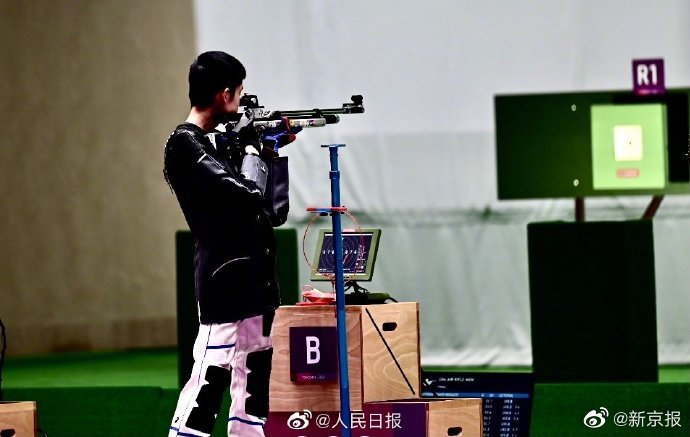 男子10米气步枪决赛 盛李豪杨皓然夺一银一铜！休闲区蓝鸢梦想 - Www.slyday.coM