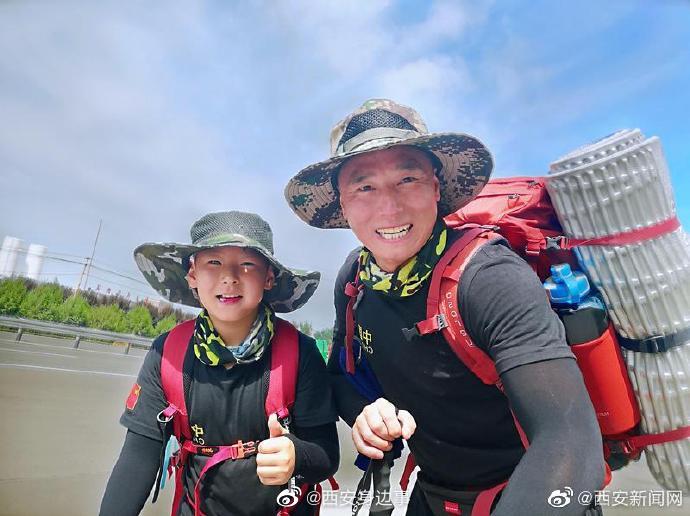 父子俩从西安徒步到北京 虽然旅途艰辛 但可回味一生休闲区蓝鸢梦想 - Www.slyday.coM