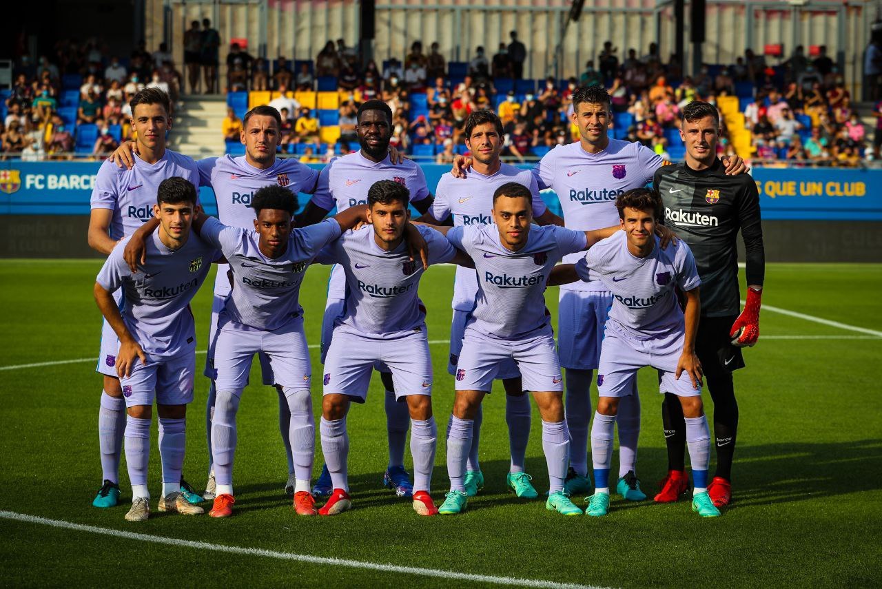 巴萨首发11人合影