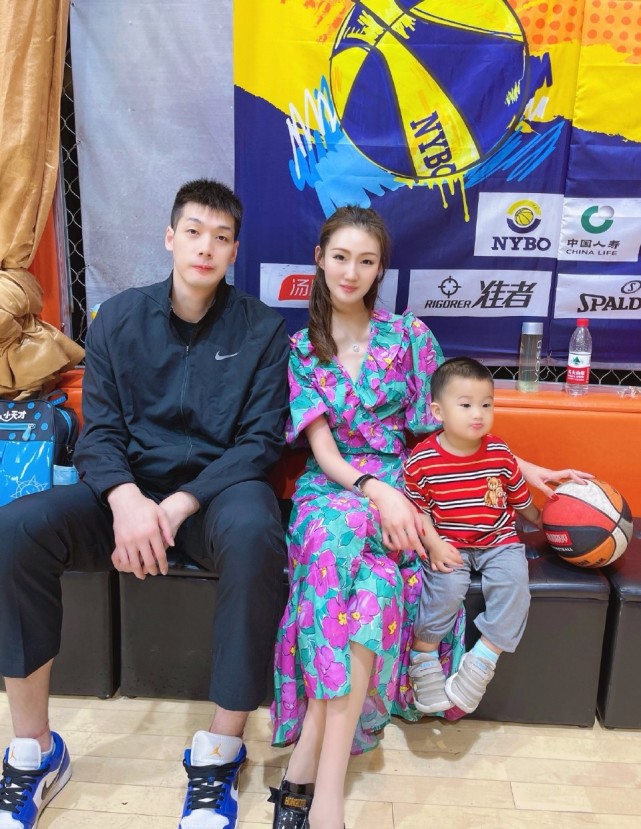 任骏威转会受关注空姐娇妻庆生未露面弟弟妻子是模特正在读博