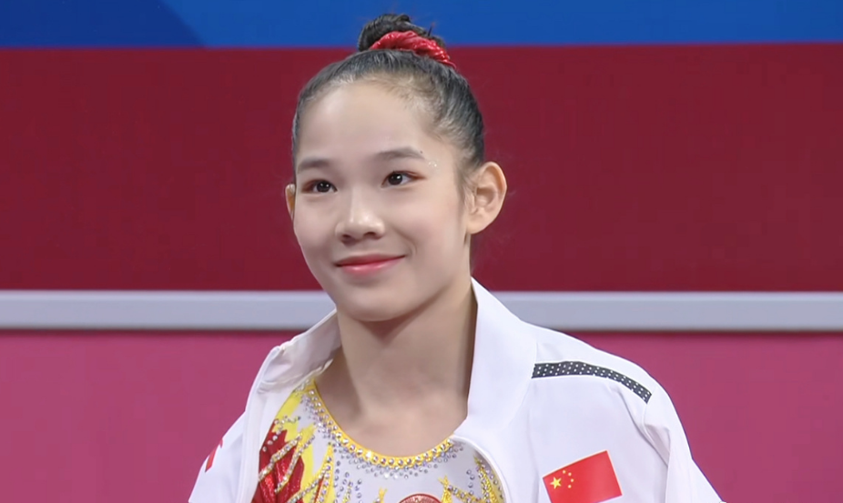 中国体操队选抗日名曲!响彻东京场馆,高颜值小花,笑起来真美