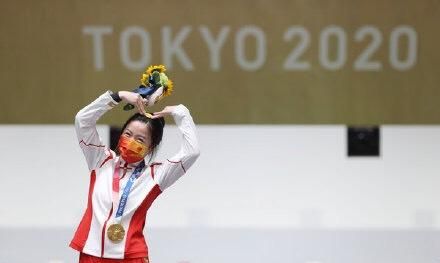 00后女生杨倩为国争得首金!那专注的眼神真美!休闲区蓝鸢梦想 - Www.slyday.coM 00后女生杨倩为国争得首金!那专注的眼神真美!休闲区蓝鸢梦想 - Www.slyday.coM