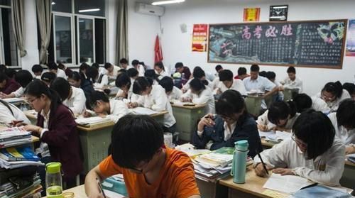 取消高中晚自习的建议引发争议,教育部做出回应,学生喜笑颜开|晚自习|学生|高中生_新浪新闻