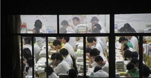 取消高中晚自习的建议引发争议,教育部做出回应,学生喜笑颜开|晚自习|学生|高中生_新浪新闻