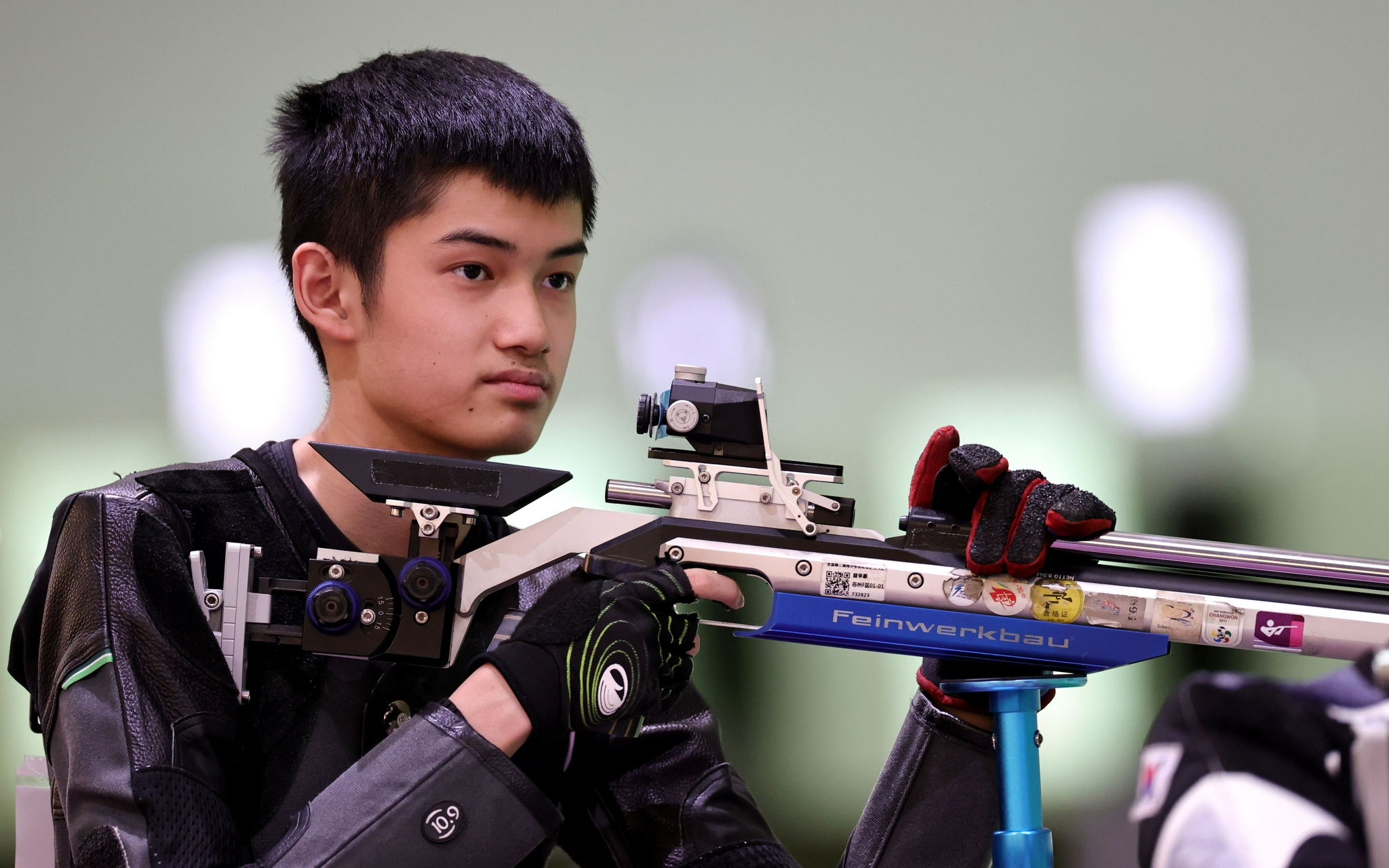 男子10米气步枪决赛，盛李豪、杨皓然一银一铜休闲区蓝鸢梦想 - Www.slyday.coM