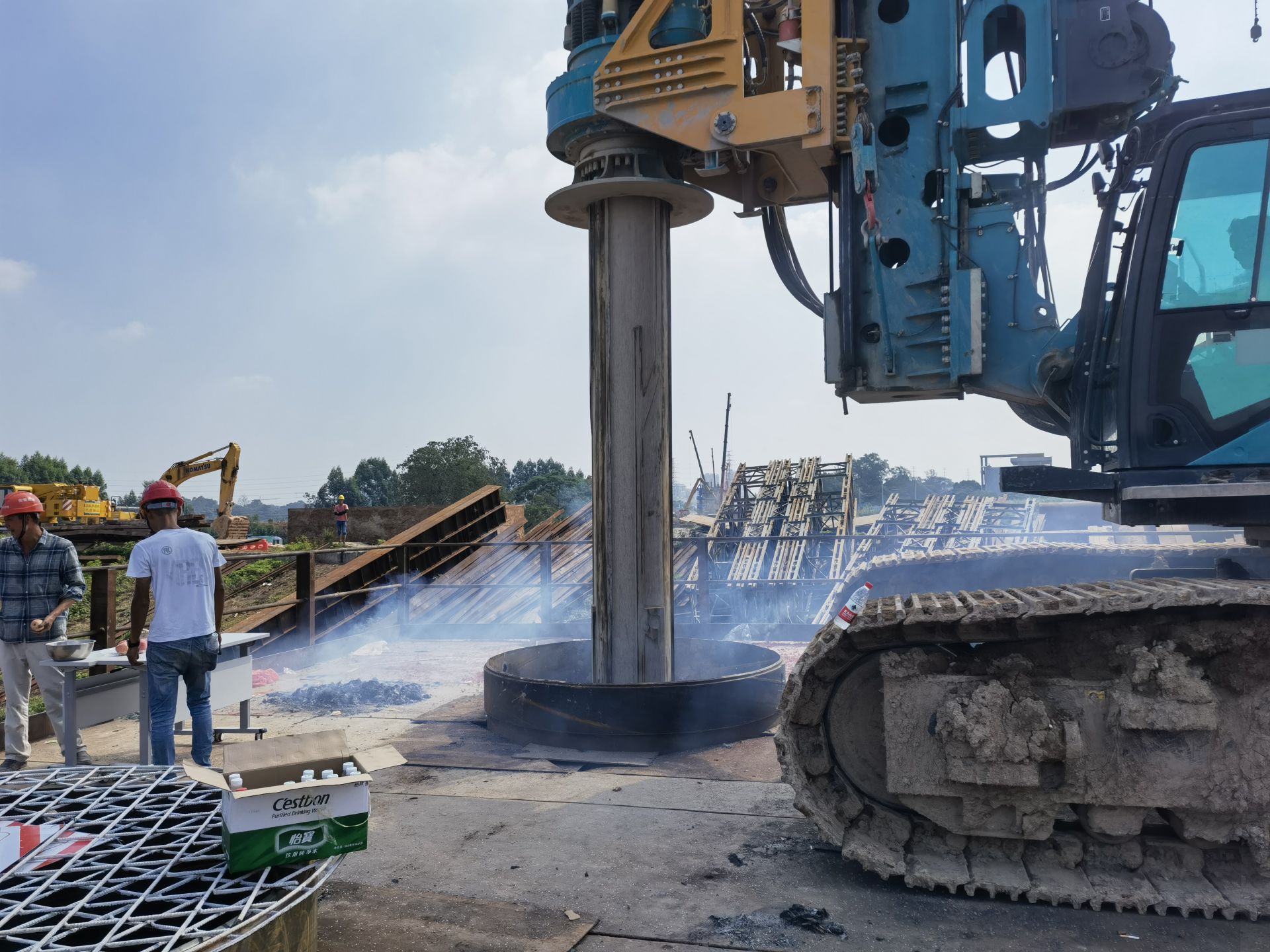 莞番高速8a标首根水中墩桩基顺利开钻