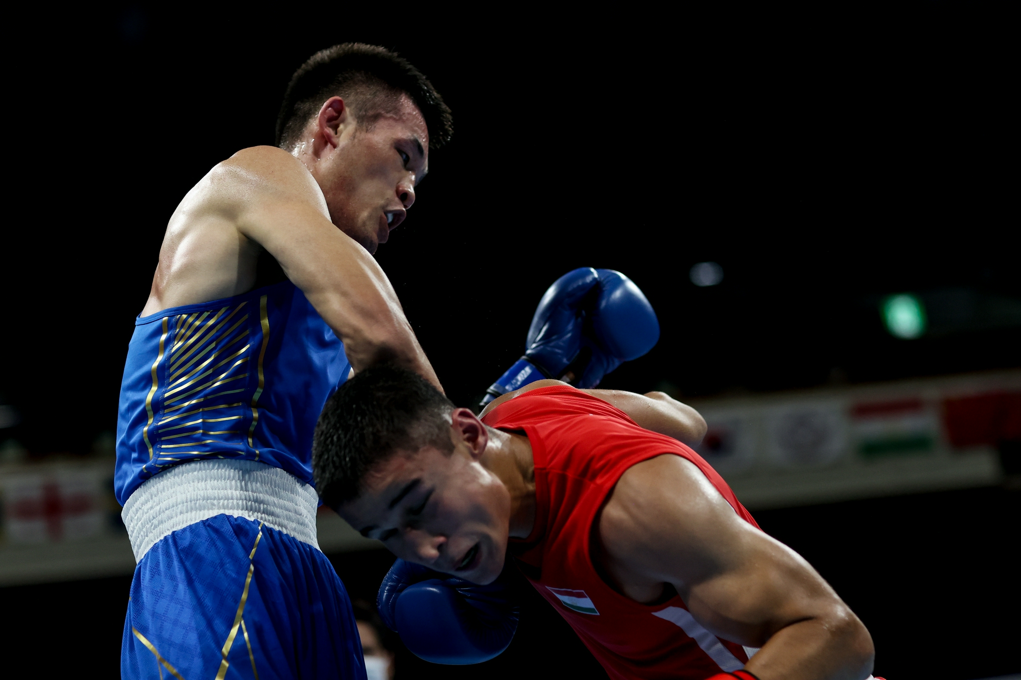 拳击男子7581公斤级陈大祥晋级