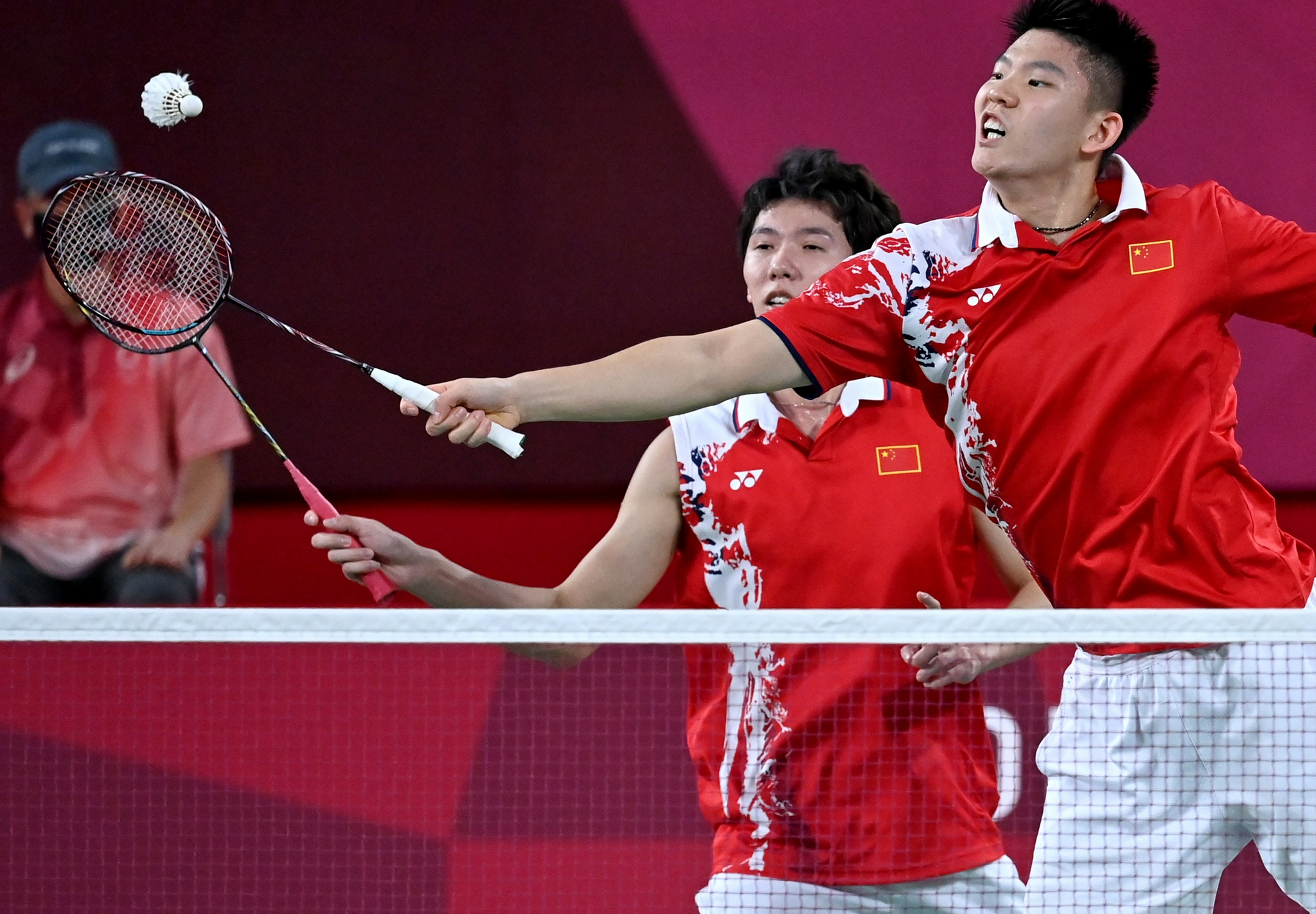 羽毛球男双小组赛李俊慧刘雨辰获胜