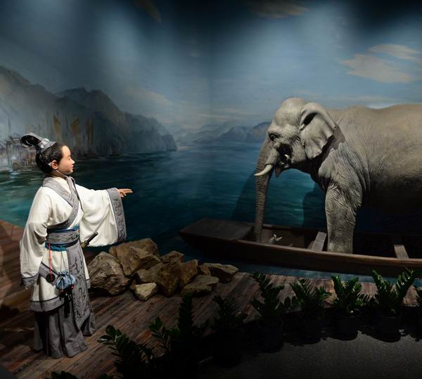 《曹冲称象》蜡像