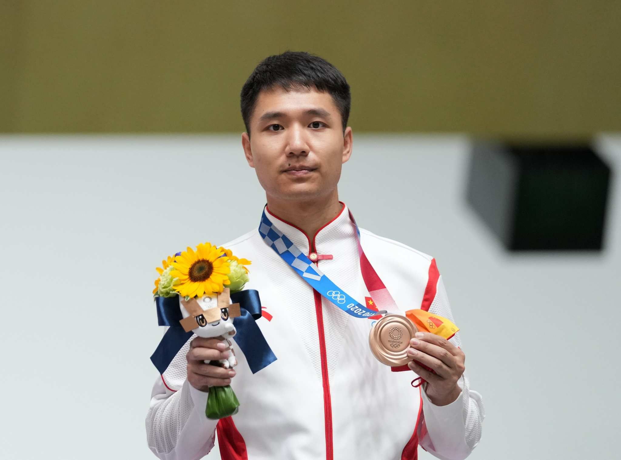 射击—杨皓然获得男子十米气步枪铜牌