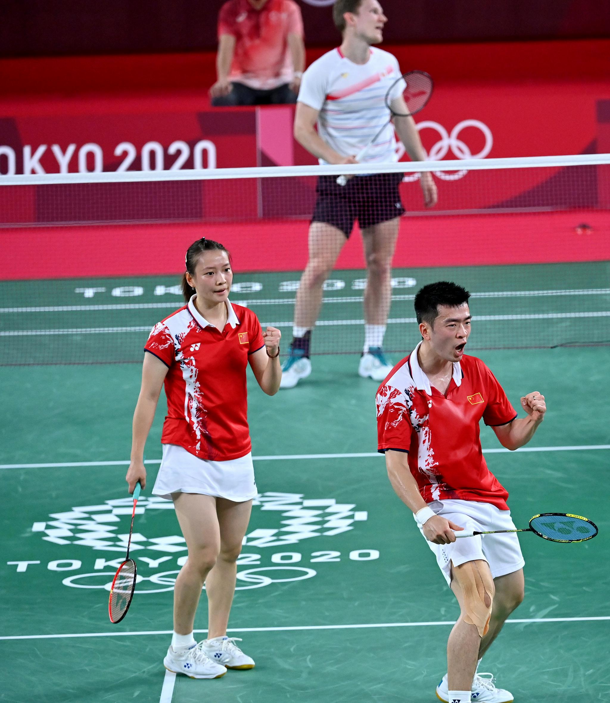 羽毛球——混双小组赛:郑思维/黄雅琼获胜