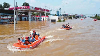 全力转移被困群众 抢险仍在进行