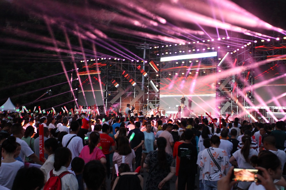 重庆金佛山夏日狂欢雪花啤酒音乐节开幕啦 手机新浪网