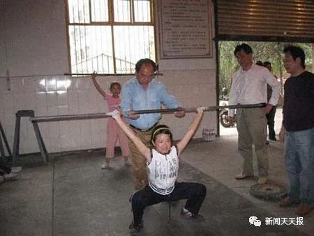 新中国成立后，他是第一个打破世界纪录的乐山人！休闲区蓝鸢梦想 - Www.slyday.coM