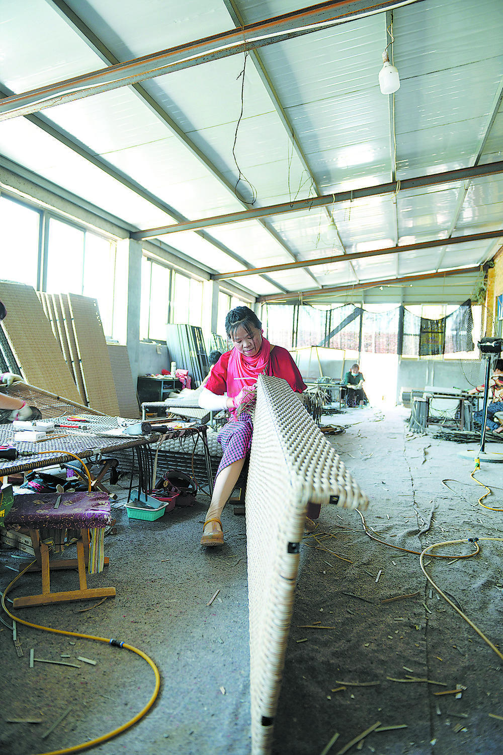 巨野县太平镇欧庄村藤条指尖舞编织好生活