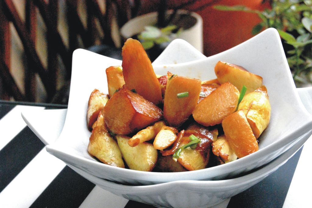 香脆嫩滑的油焖茭白,简单易学,鲜美可口,真的不要错过呦