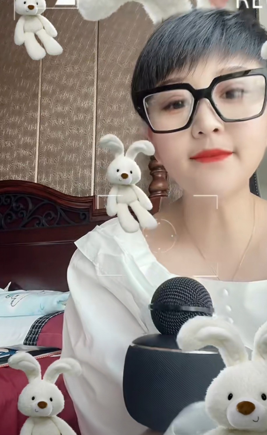 胖丫出狱后状态不佳自言哭红眼睛疑为情所困直播仅有百人观看