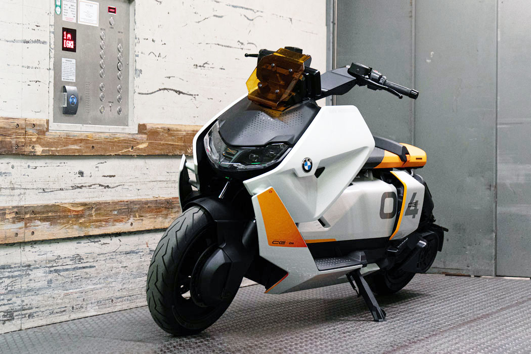 宝马打造的两轮摩托车,外观很帅气,不用加油,续航130公里