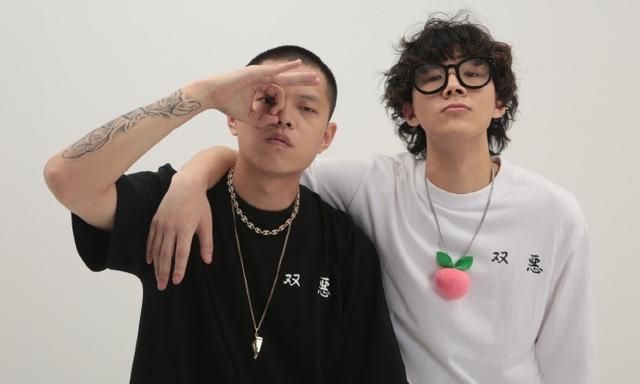 《说唱听我的》兄弟情深!早安和二万的表现,才是黑怕该有的样子|说唱听我的|说唱|晋级_新浪新闻