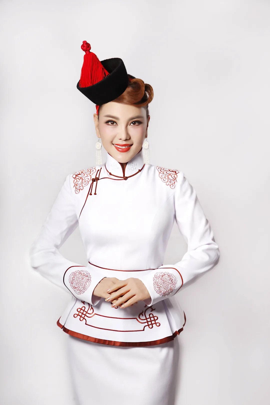 著名蒙古族青年歌唱家乌兰图雅将出席2021中国品牌节年会