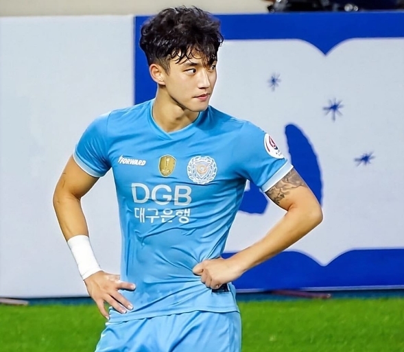 韩国版宁泽涛场外他是小奶狗足球场上是令人胆颤的小狼狗