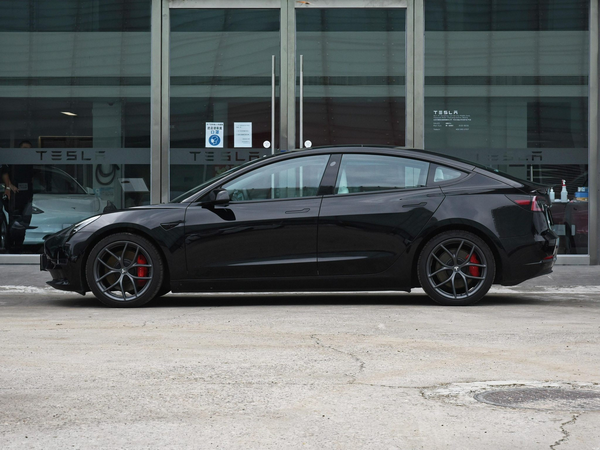 特斯拉model3家用值得买吗哪个版本更值得选