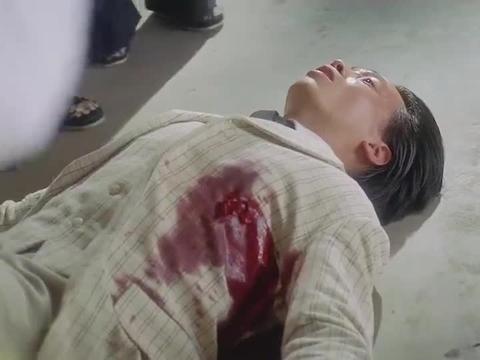 小伙中枪倒地凶犯手枪却没有子弹请问到底是谁干的