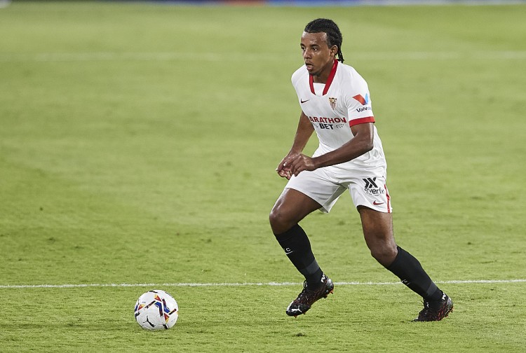 邮报:曼联希望在今夏同时引进瓦拉内和孔德