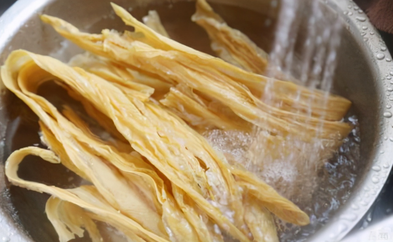 泡腐竹别直接清水泡教你一招分分钟泡发柔软筋道