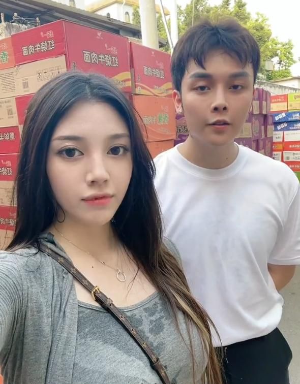 兜儿和小猪先生为洗白雇货车运送救灾物资却再次闹出笑话