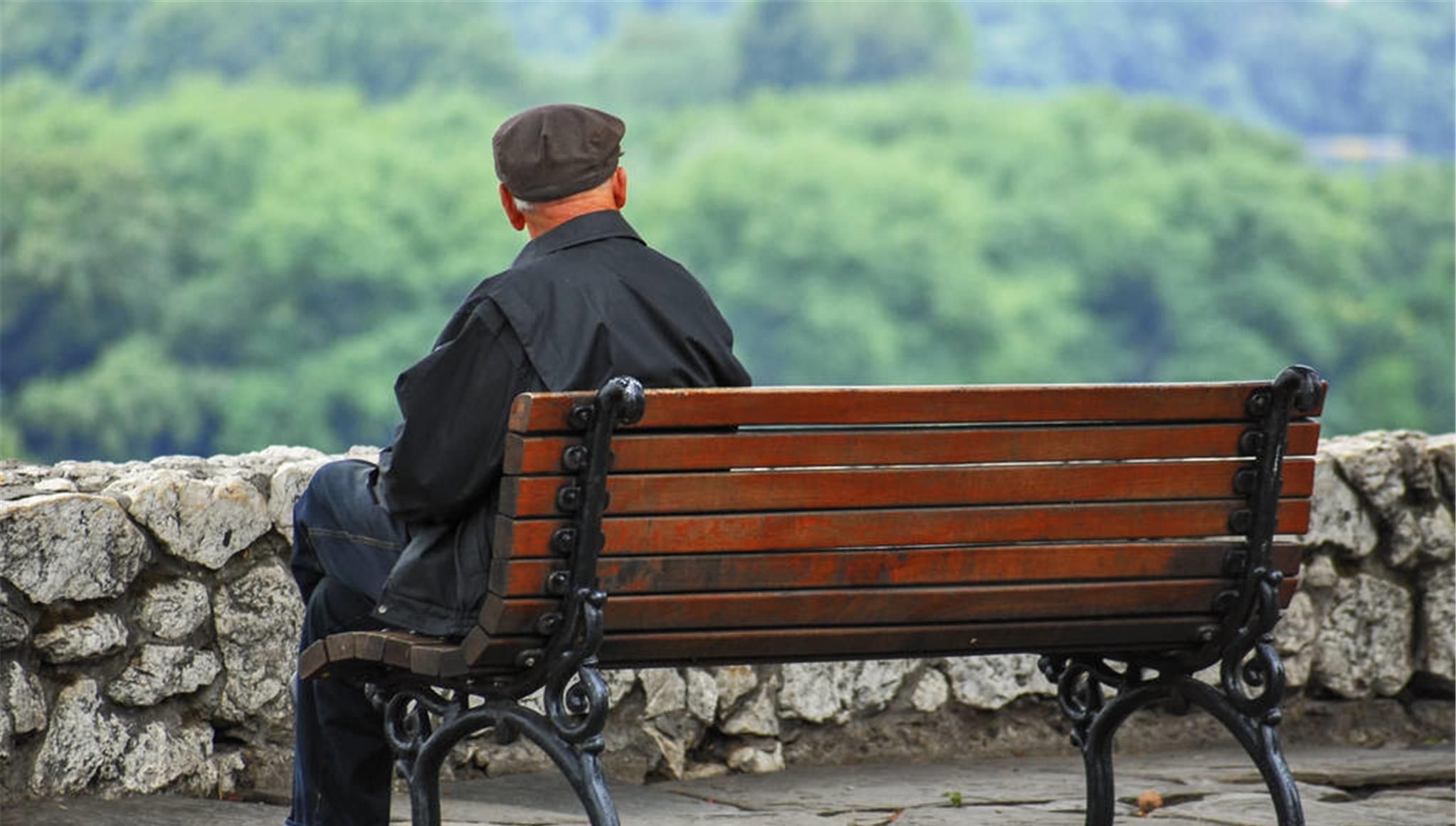 自己存钱不靠子女养老晚年过得好吗这位老人说了大实话
