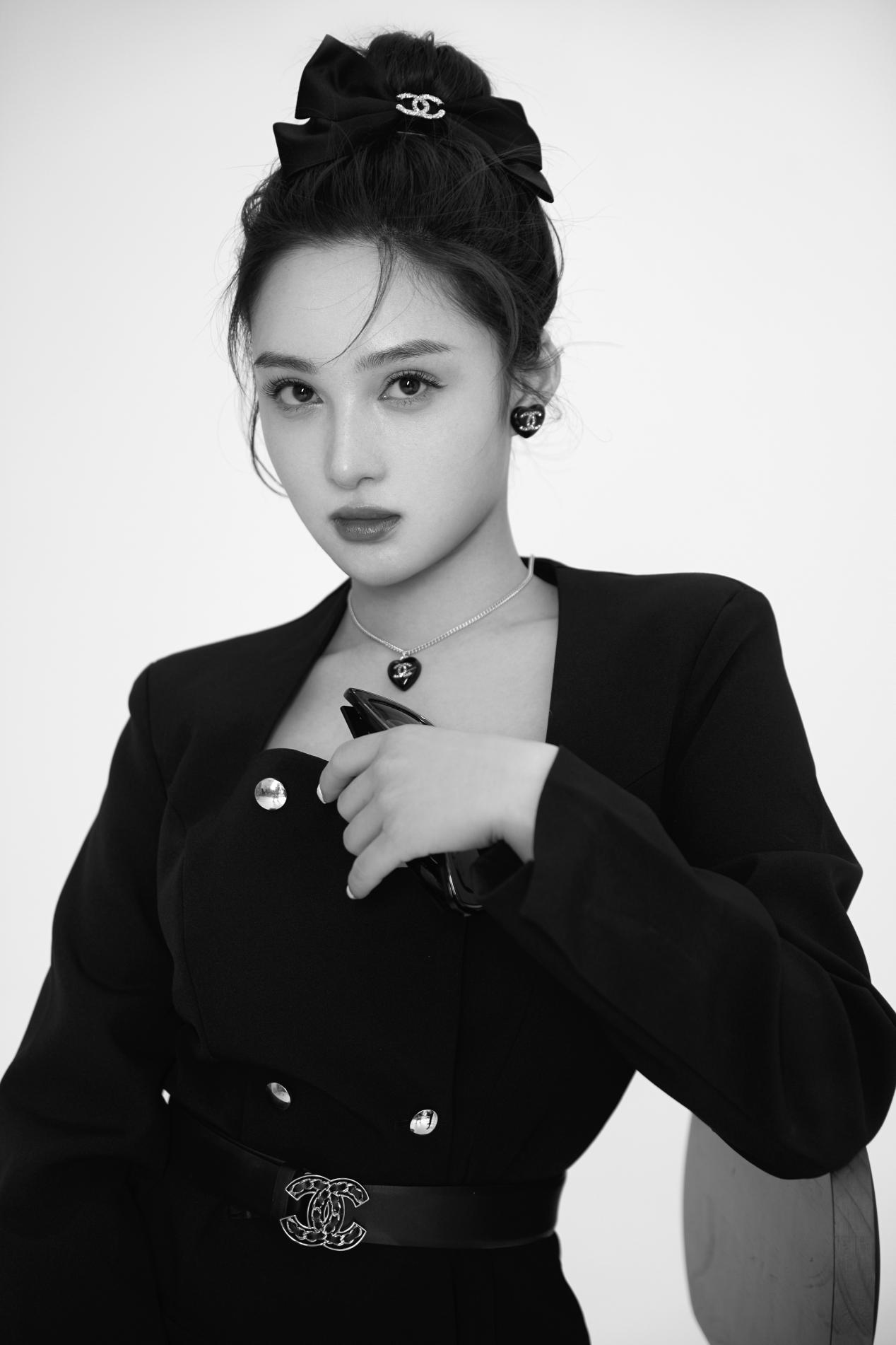 除了被孙嘉璐的颜值和演技圈粉,发现她的衣品也很给她的魅力加分,可能