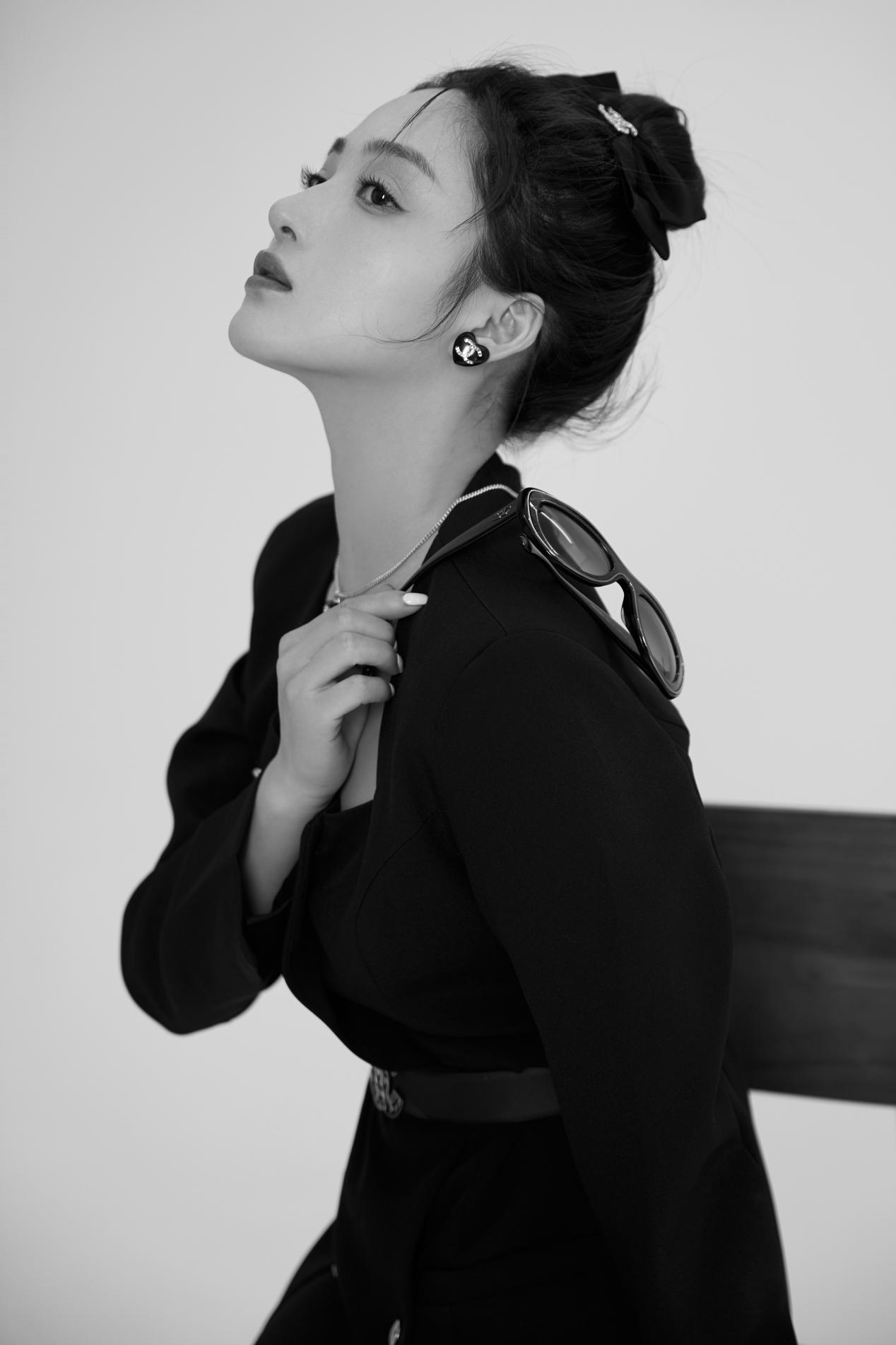 孙嘉璐黑白大片超带感港风氛围感美人绝绝子