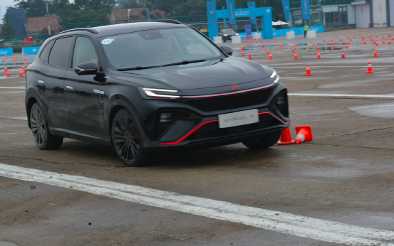 不止颜值 更有料 场地试驾r汽车marvel r