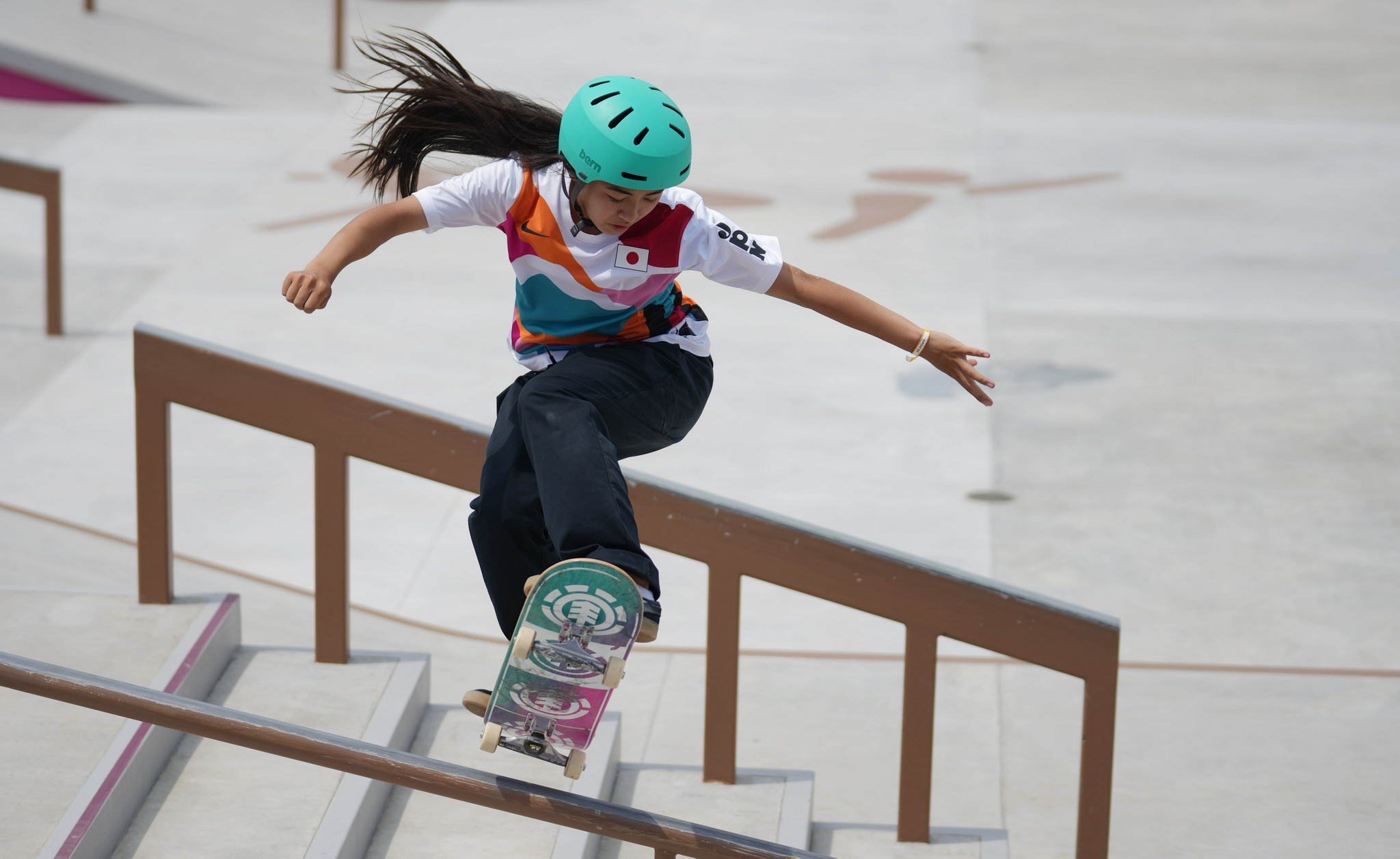 滑板女子滑板街式赛决出前三名