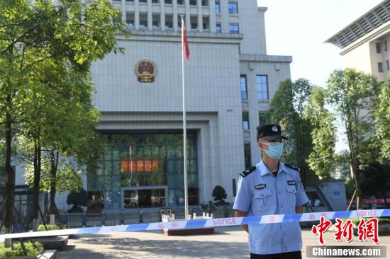 重庆姐弟坠亡案开庭：生父与女友涉嫌共谋杀害休闲区蓝鸢梦想 - Www.slyday.coM