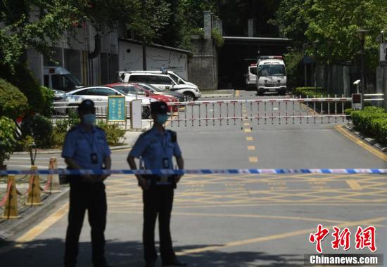 重庆姐弟坠亡案开庭：生父与女友涉嫌共谋杀害休闲区蓝鸢梦想 - Www.slyday.coM