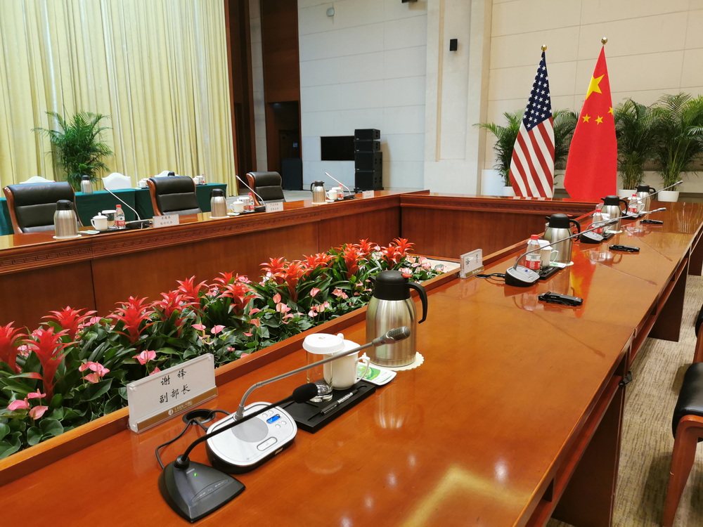 中美会谈现场美方好像不扯上中国都不会说话做事了