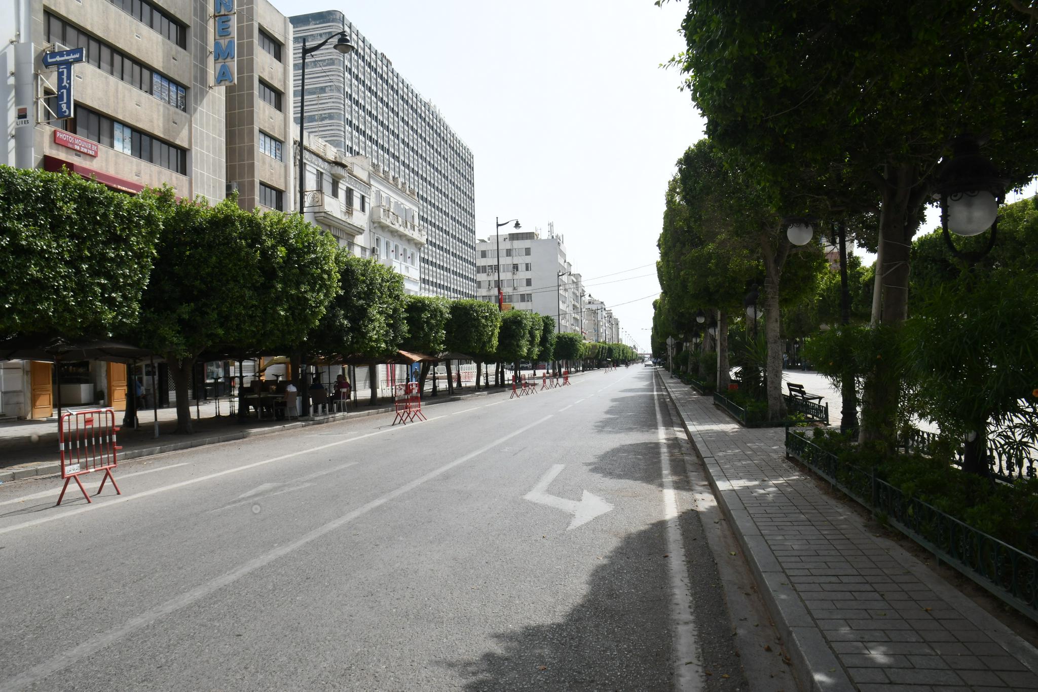 突尼斯警方封锁首都路口防止大规模游行示威