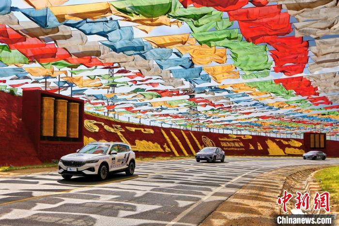 图为本届赛事环湖测评现场。　赛事组委会供图