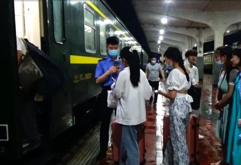 7月26日,兰州一青岛北k4028次,烟台一宝鸡k1131次,成都一青岛k206次