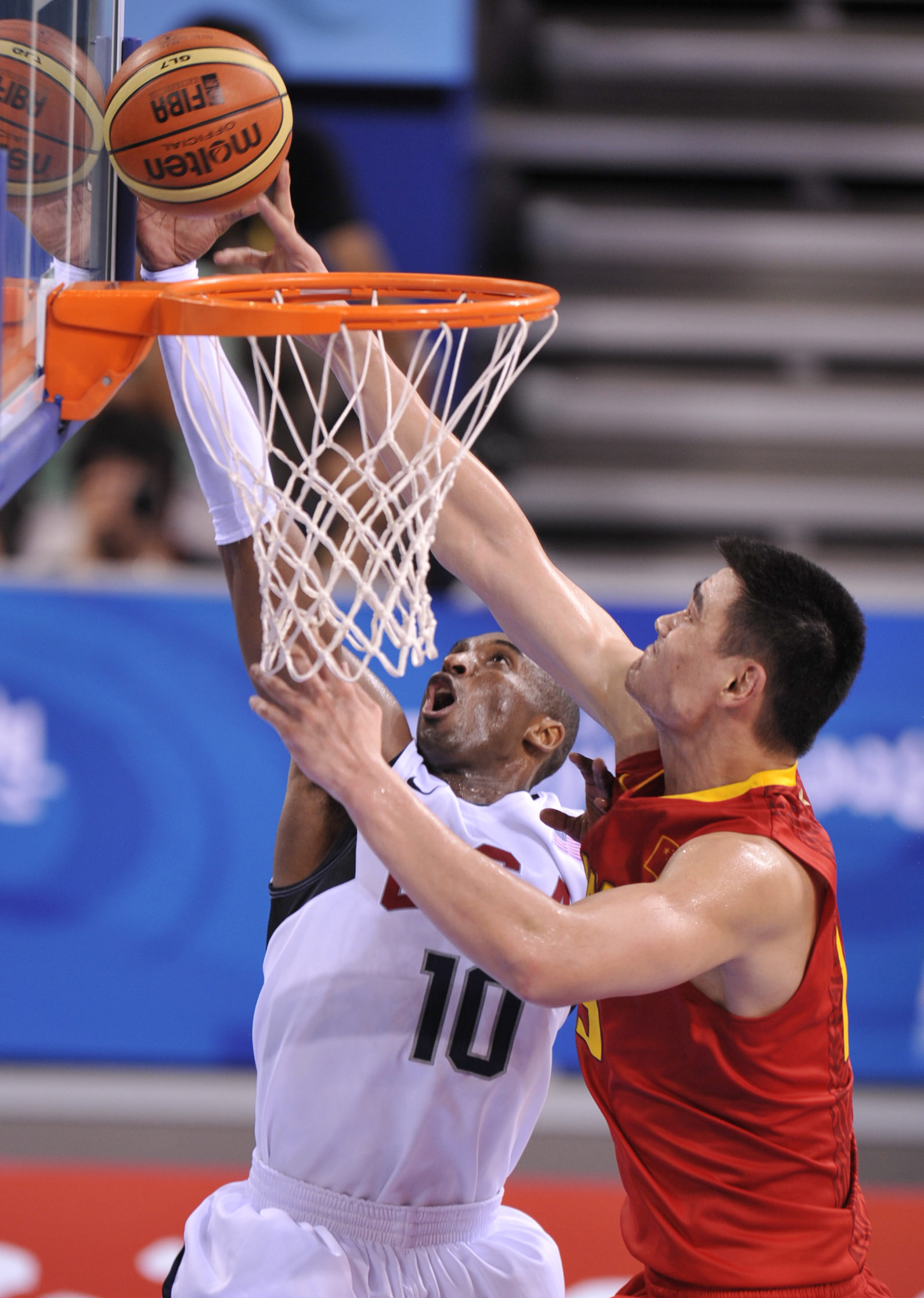 中国男篮中锋周琦宣布参加NBA选秀 姚明寄语：祝福他_央广网
