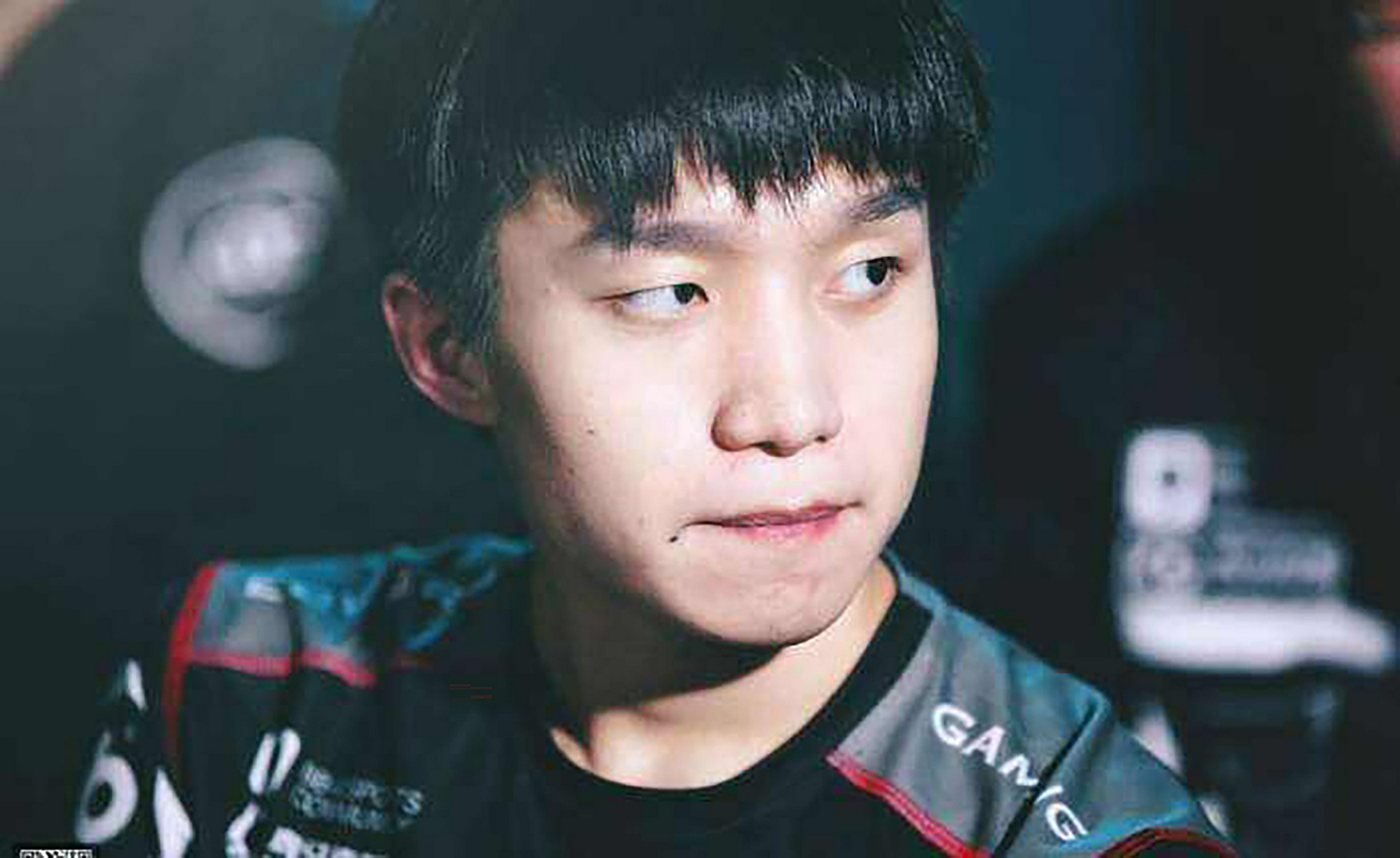 edg厂长低调秀恩爱女友颜值让众人酸了得知厂嫂学历后般配