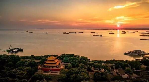 湖南岳阳楼:有历史有美景,吸引了不少游客