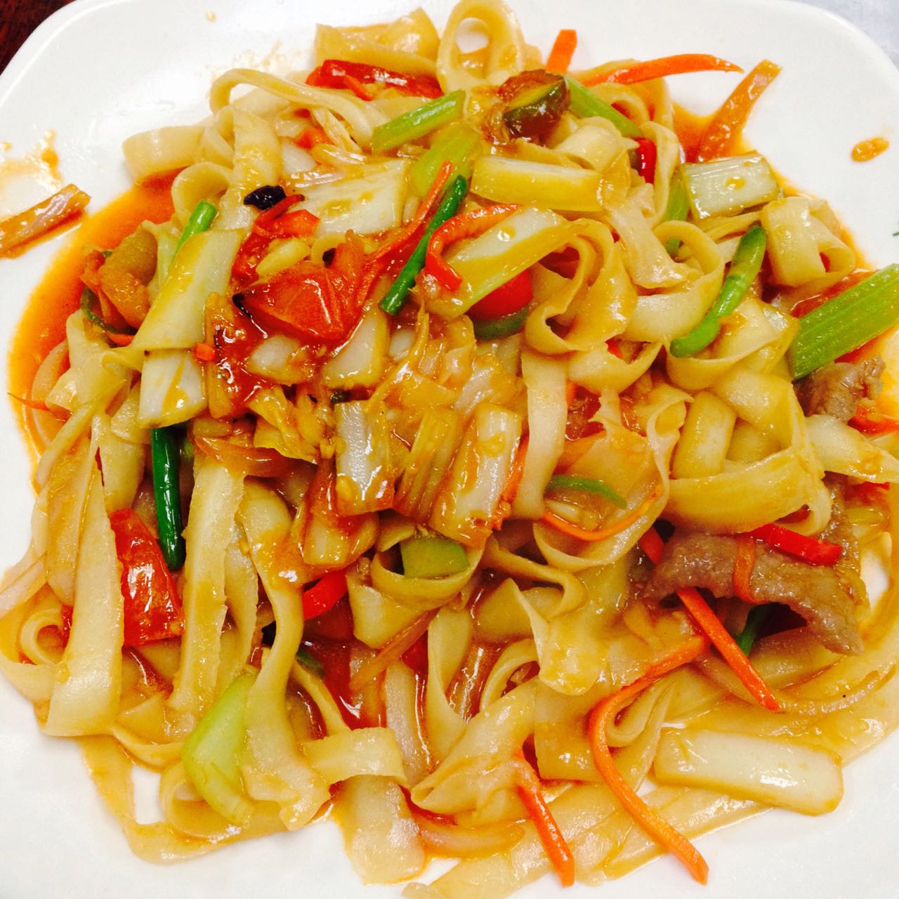 越嚼越香的时蔬炒刀削面色香味俱全好吃过瘾