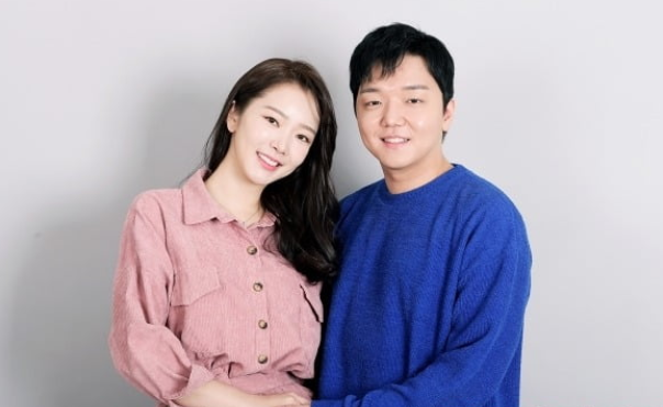 35岁裴涩琪近照曝光嫁圈外老公后幸福满满夫妻同框秀恩爱