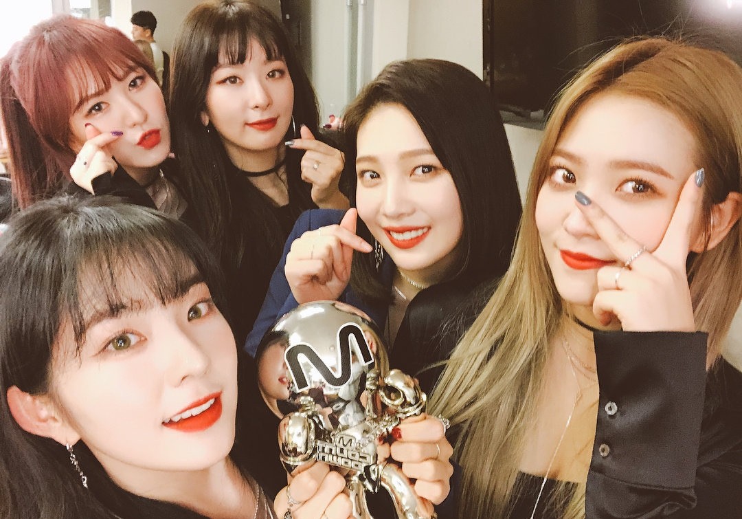 红贝贝回归预告曝光概念满满裴珠泫颜值还在线吗