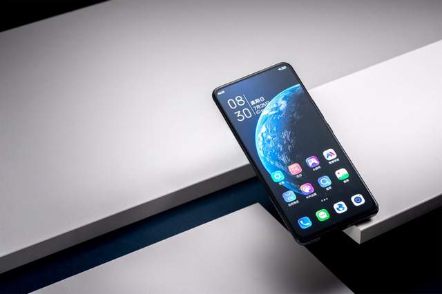 中兴axon30屏下版真机图赏没有讨厌的挖孔诠释真完美大屏